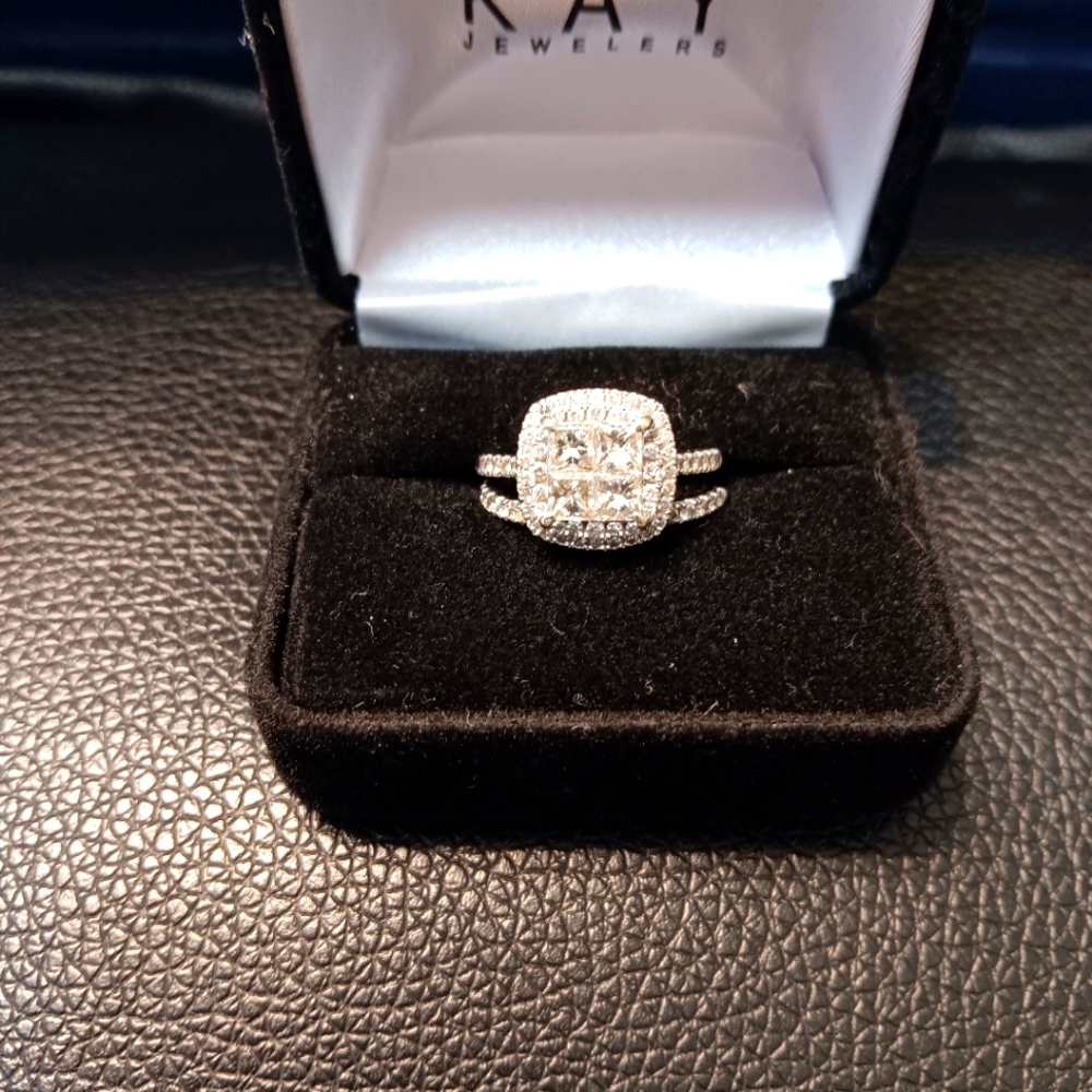 I'm selling a 1.5 carat diamond engagement ring set. W/ .25 carat band included.
